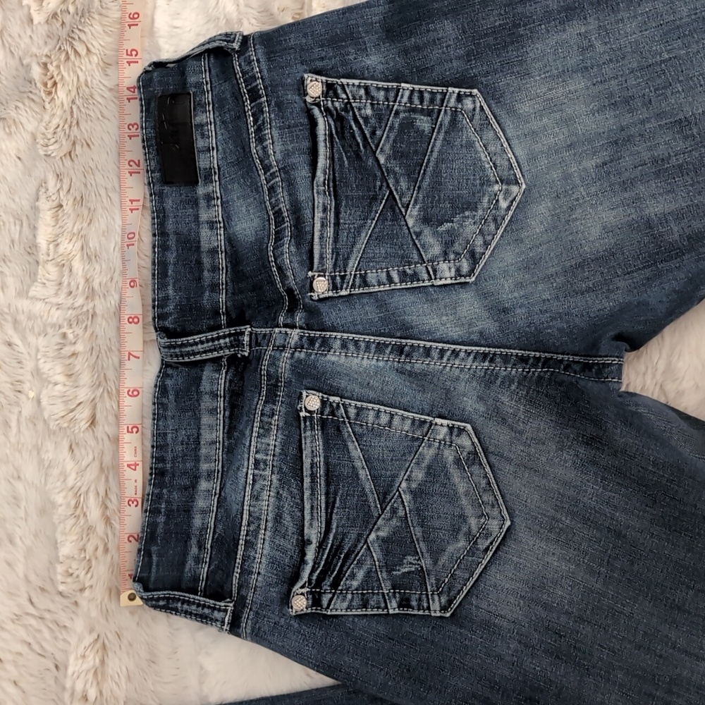 Women's boot cut jeans. Buckle jeans by daytrip. Virgo bootcut